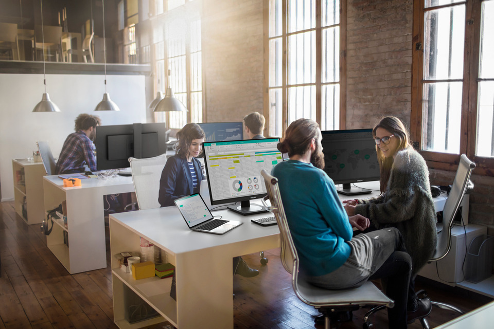 People are enjoying Philips Monitors at the workplace