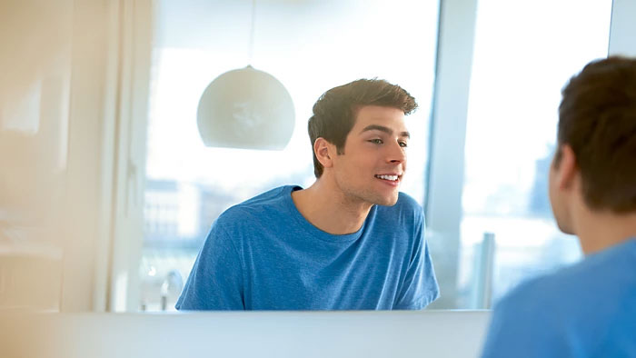 How to use a tongue scraper: Clean tongue 101