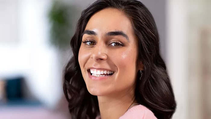 Cleaning between teeth: interdental brush vs floss