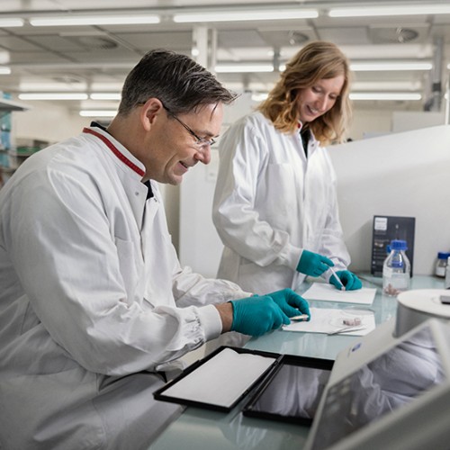 A patient talking to a dental professional with a Philips Zoom! WhiteSpeed lamp in the background
