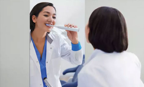 How to clean your tongue in 3 simple steps